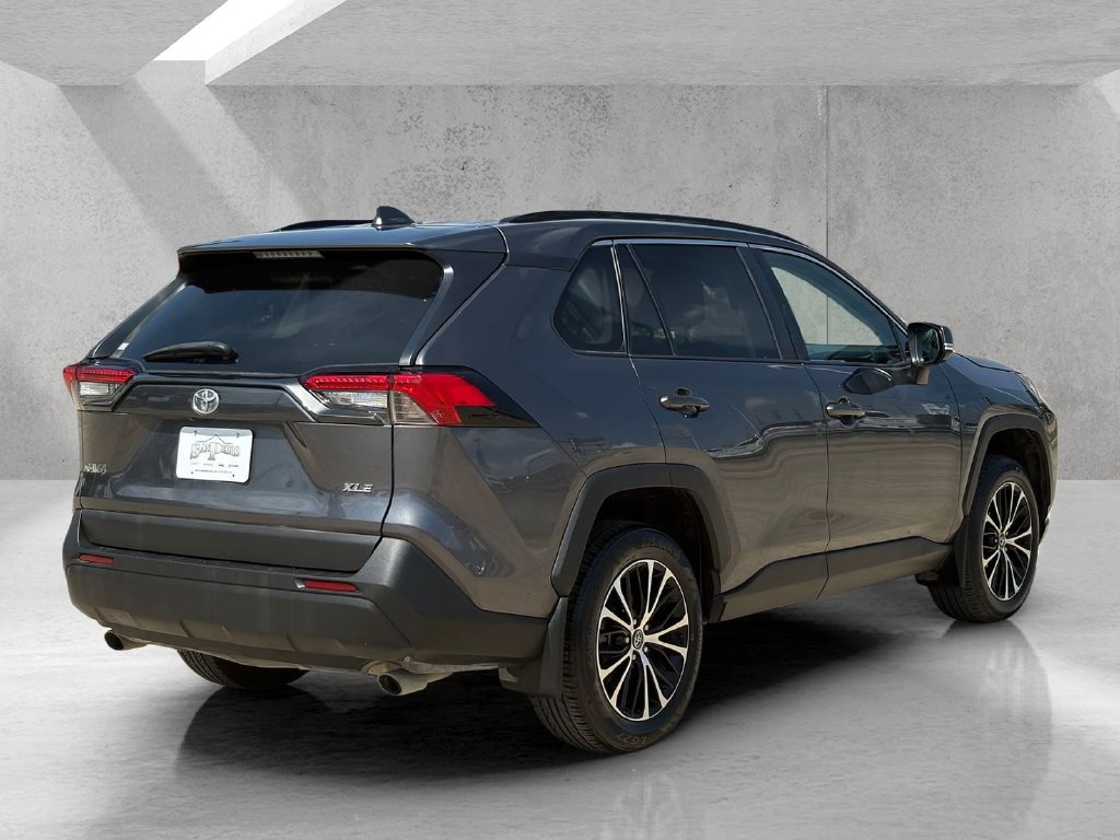 Used 2022 Toyota RAV4 XLE Premium FWD image 5