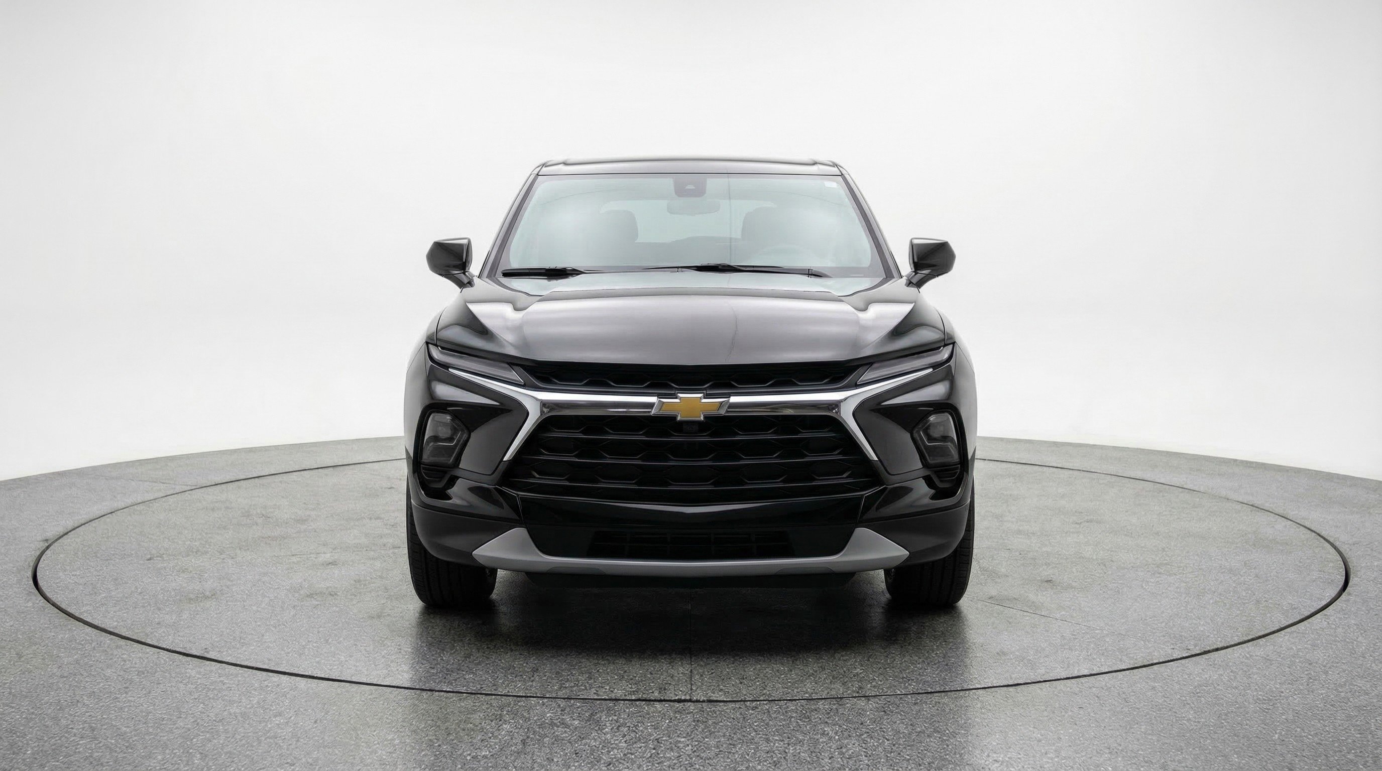 Used 2025 Chevrolet Blazer LT image 2