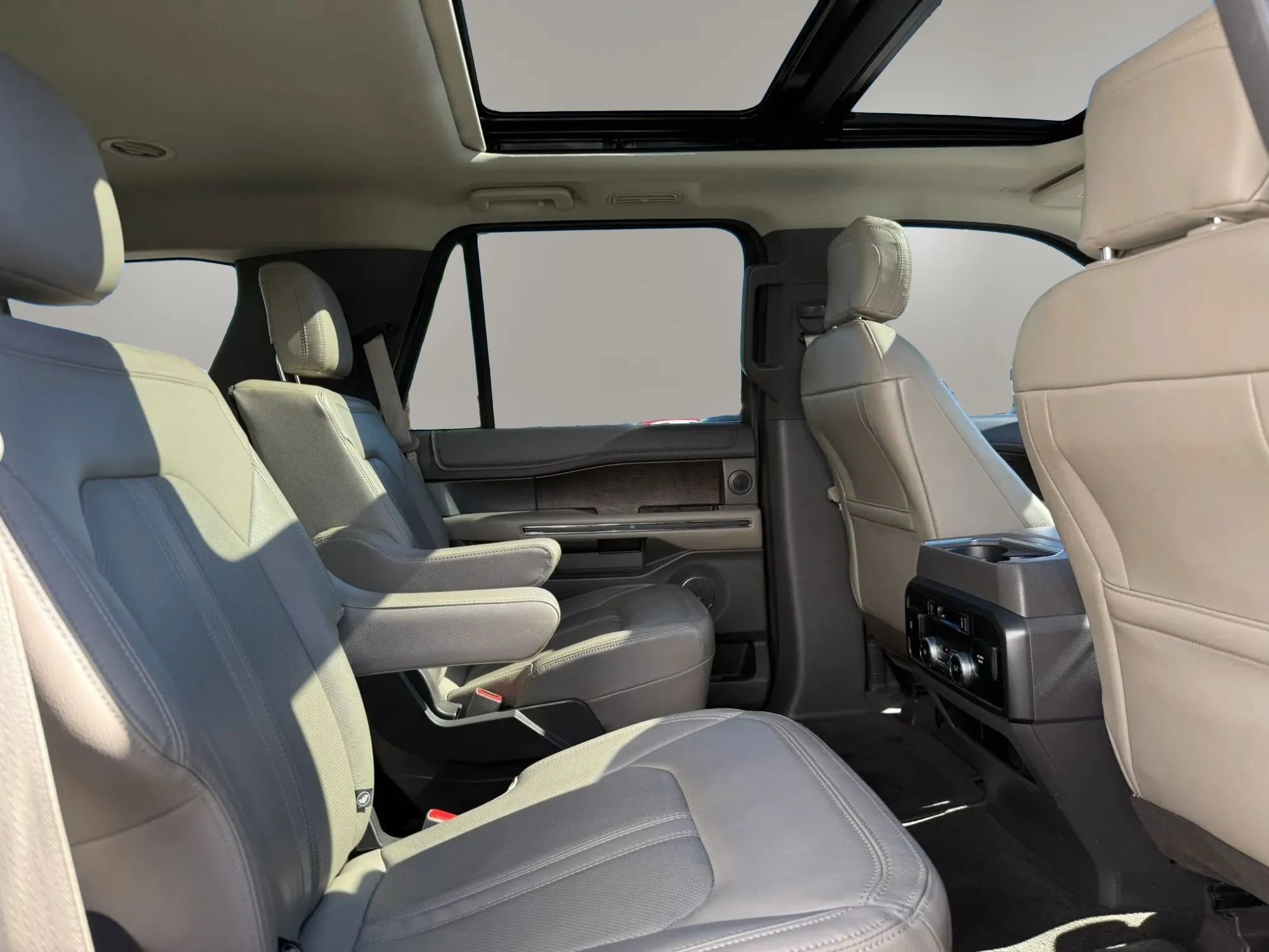 Used 2020 Ford Expedition Limited w/ Equipment Group 302A AWD/4WD image 15