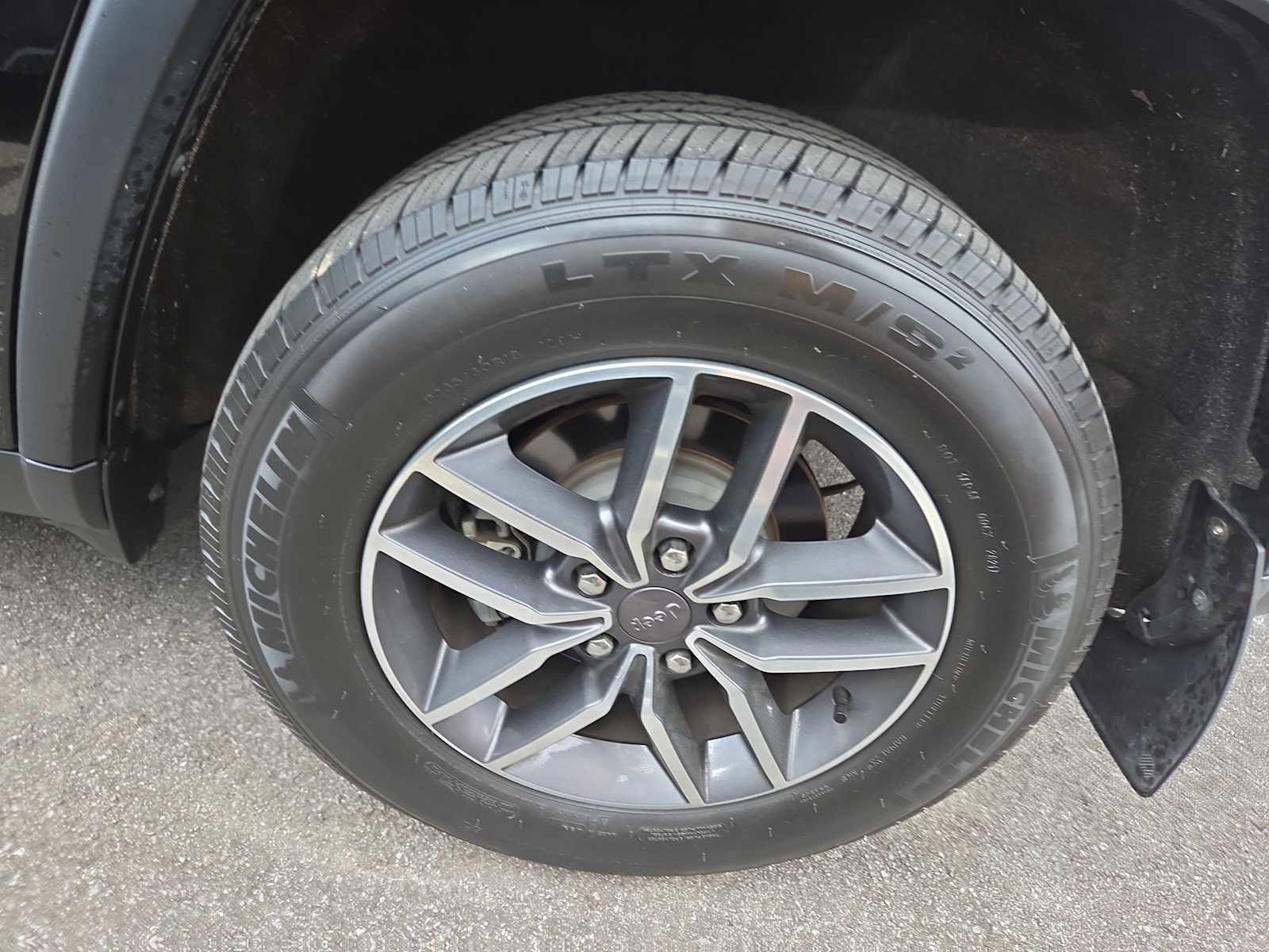 Used 2019 Jeep Grand Cherokee Limited w/ Luxury Group II image 7