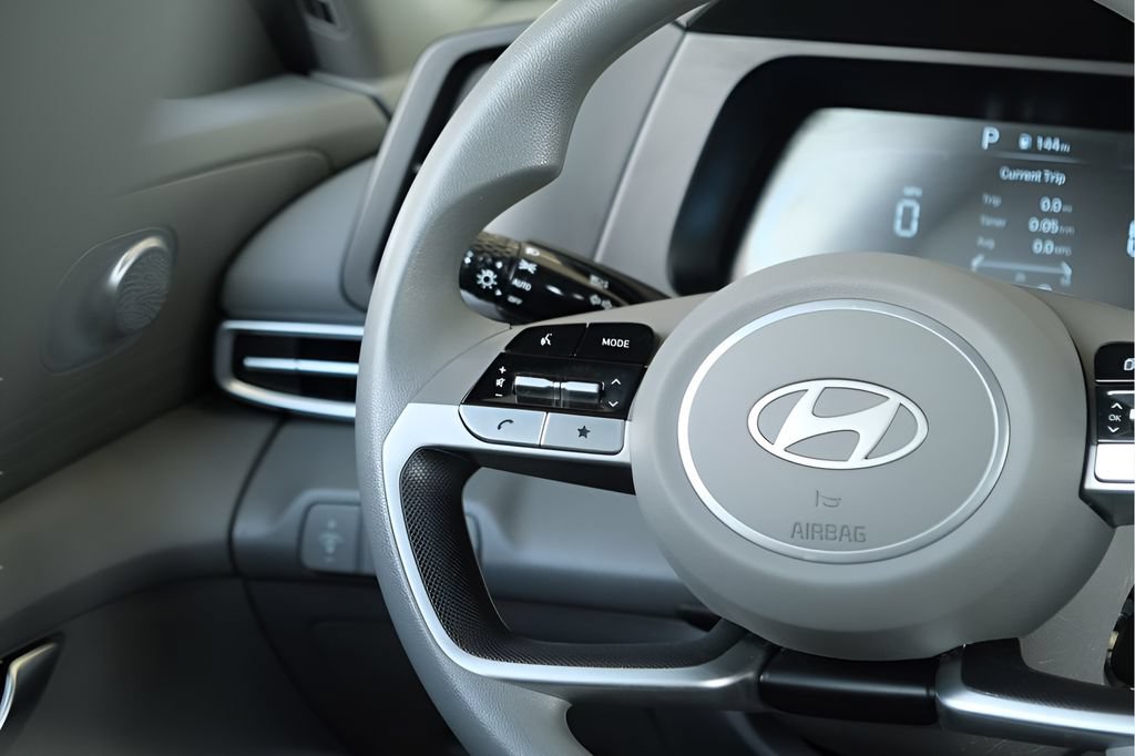 Used 2025 Hyundai Elantra SE FWD image 14