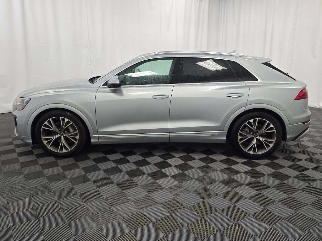 Used 2024 Audi Q8 Prestige w/ Prestige Package image 3