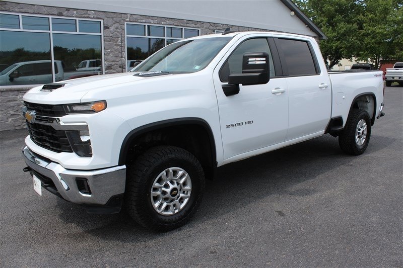 Used 2025 Chevrolet Silverado 2500 LT w/ Convenience Package AWD/4WD image 1