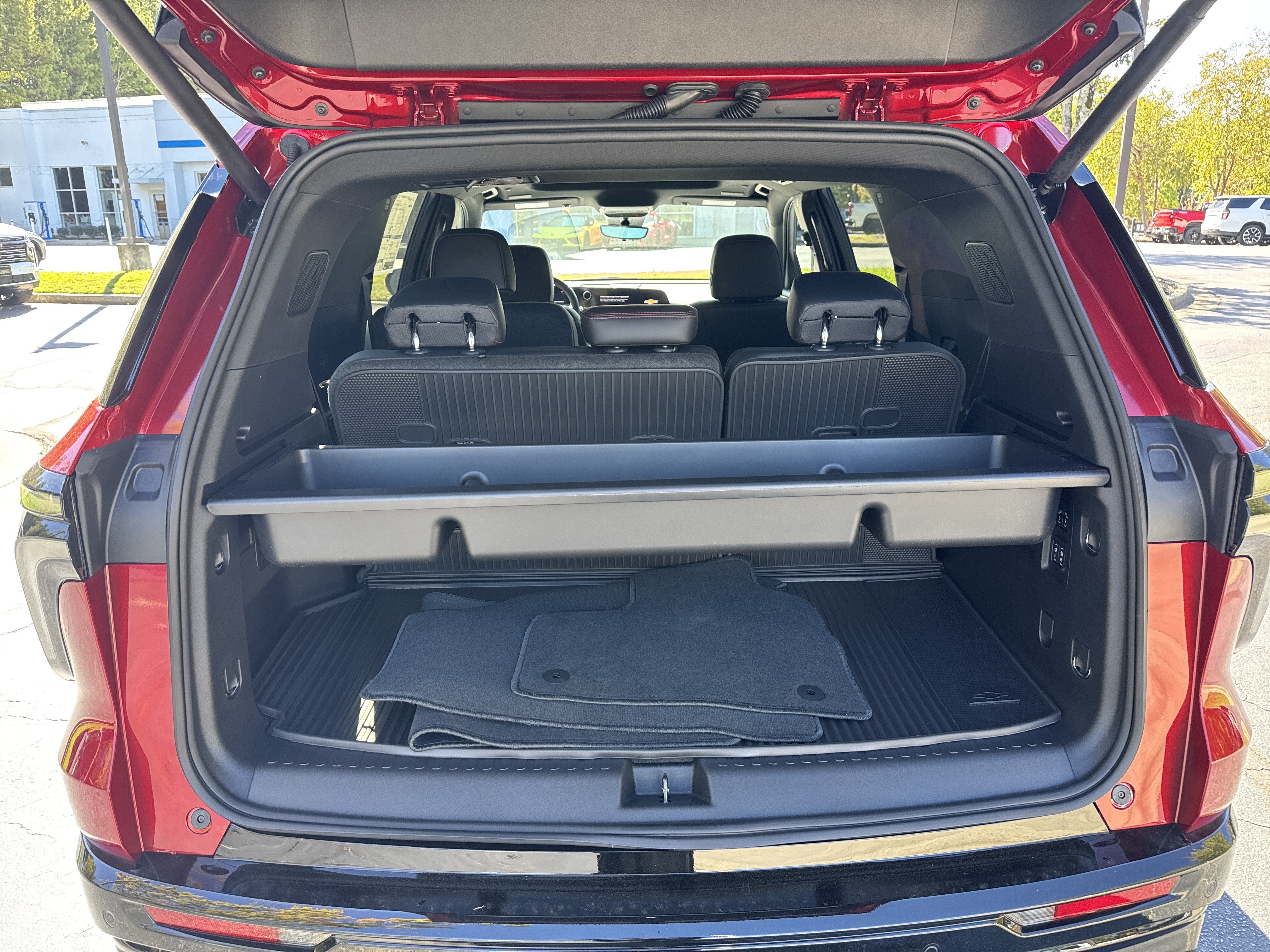 New 2027 Chevrolet Traverse RS w/ LPO, Floor Liner Package FWD image 19