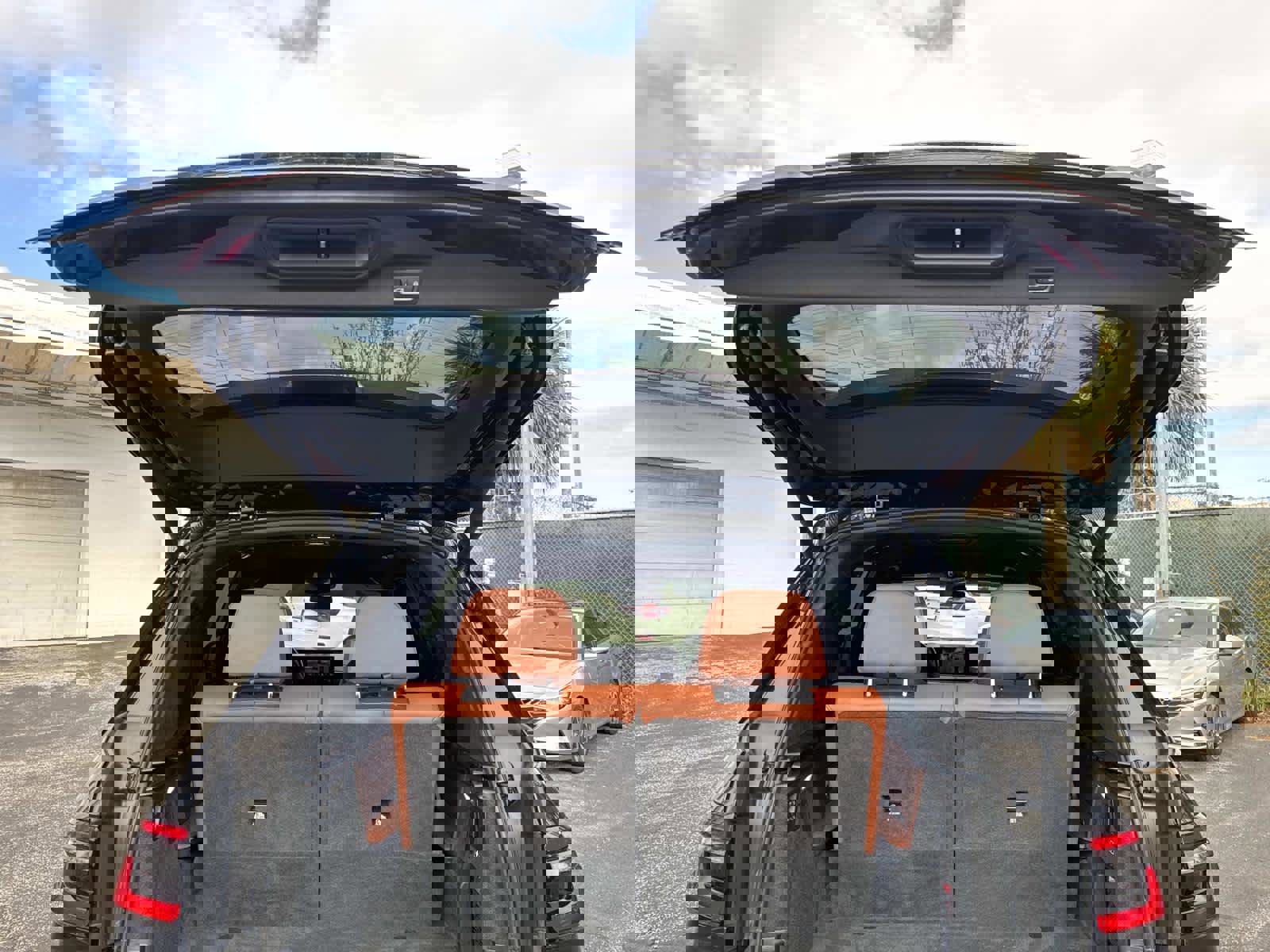 Used 2024 BMW X7 M60i w/ Executive Package image 12