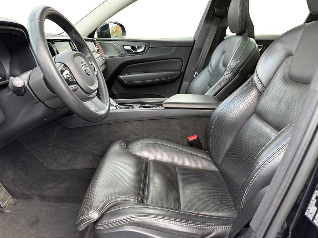 Used 2023 Volvo XC60 B6 Ultimate w/ Protection Package Premier image 9