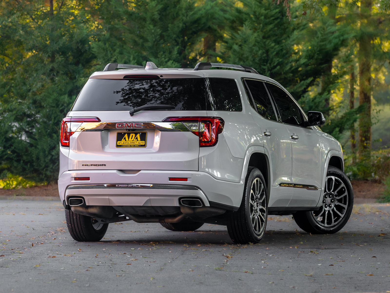 Used 2021 GMC Acadia Denali w/ Denali Technology Package FWD image 4