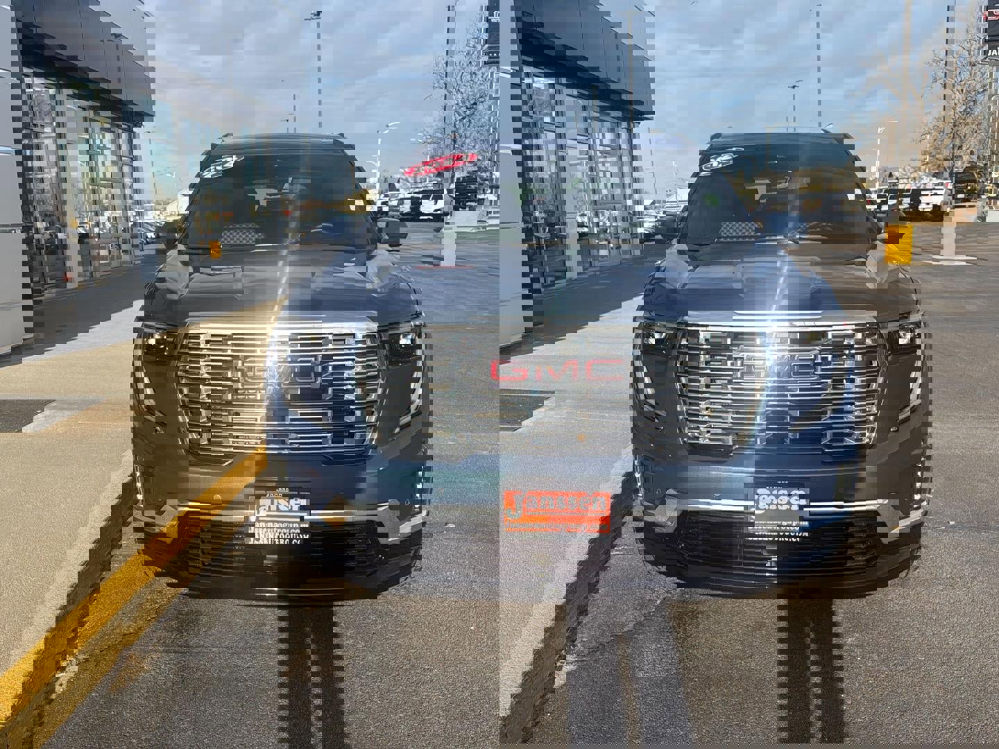 Used 2024 GMC Acadia Denali w/ Super Cruise Package image 9