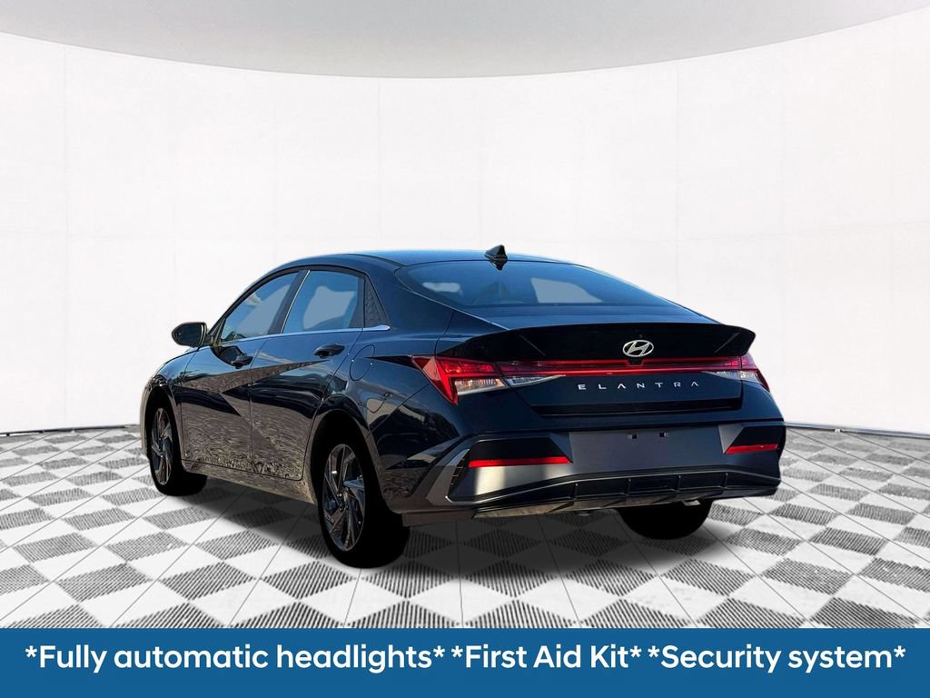 New 2026 Hyundai Elantra SEL Sport Premium FWD image 8