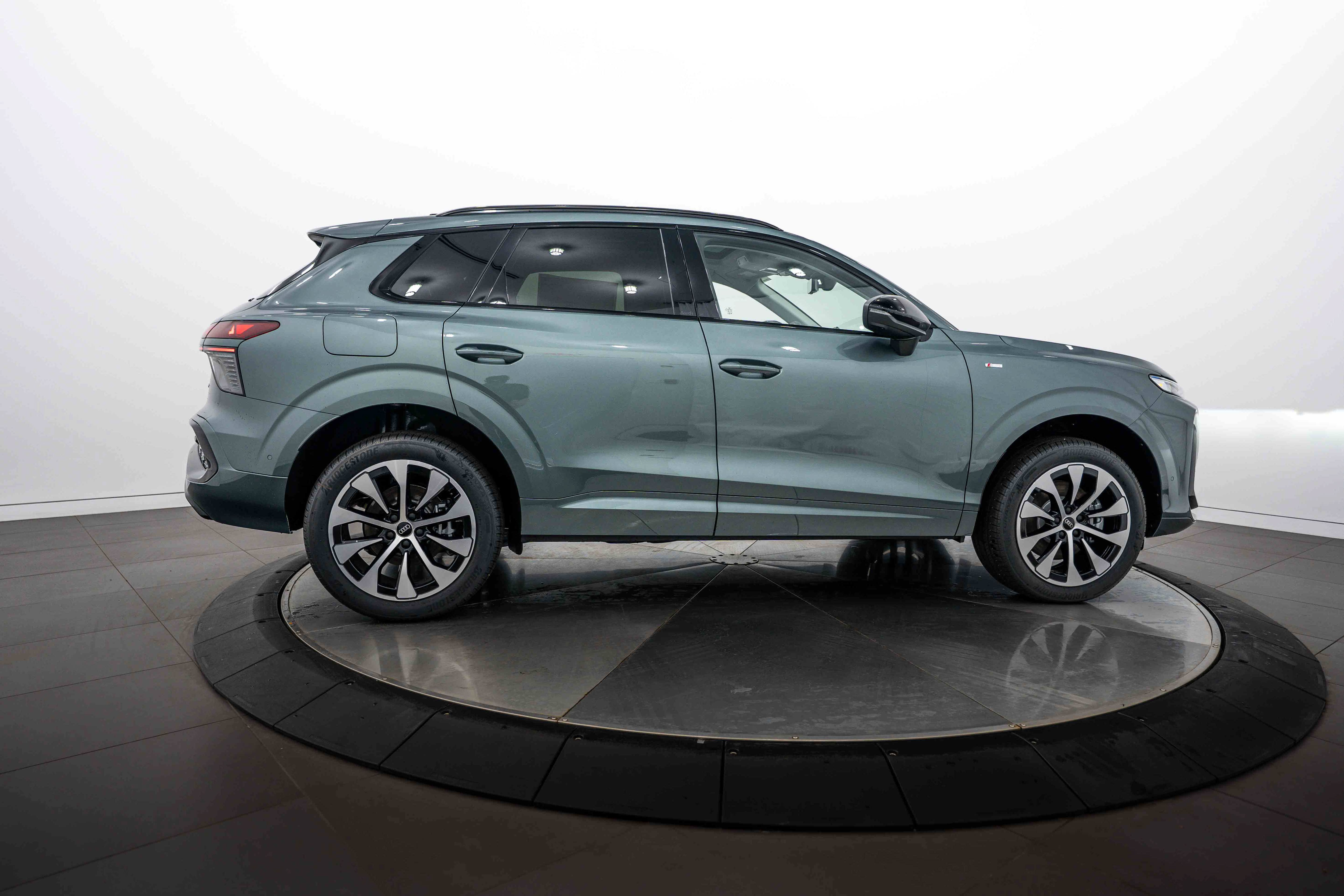 New 2026 Audi Q3 quattro 2.0T AWD/4WD image 3