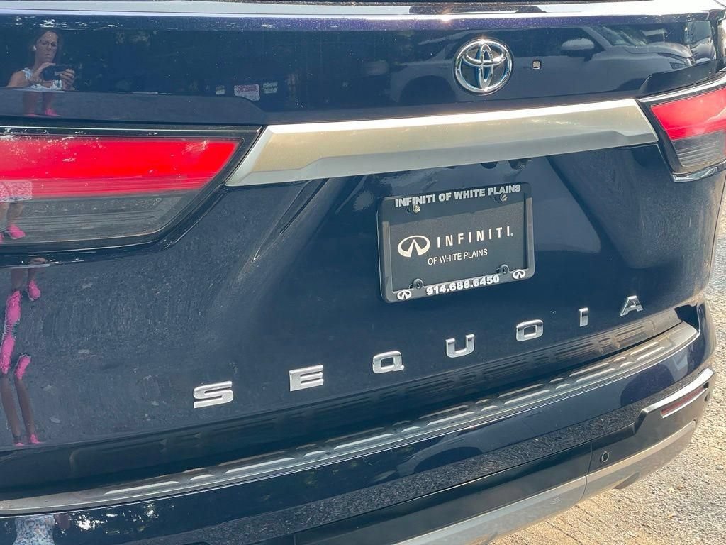 Used 2023 Toyota Sequoia Capstone AWD/4WD image 33