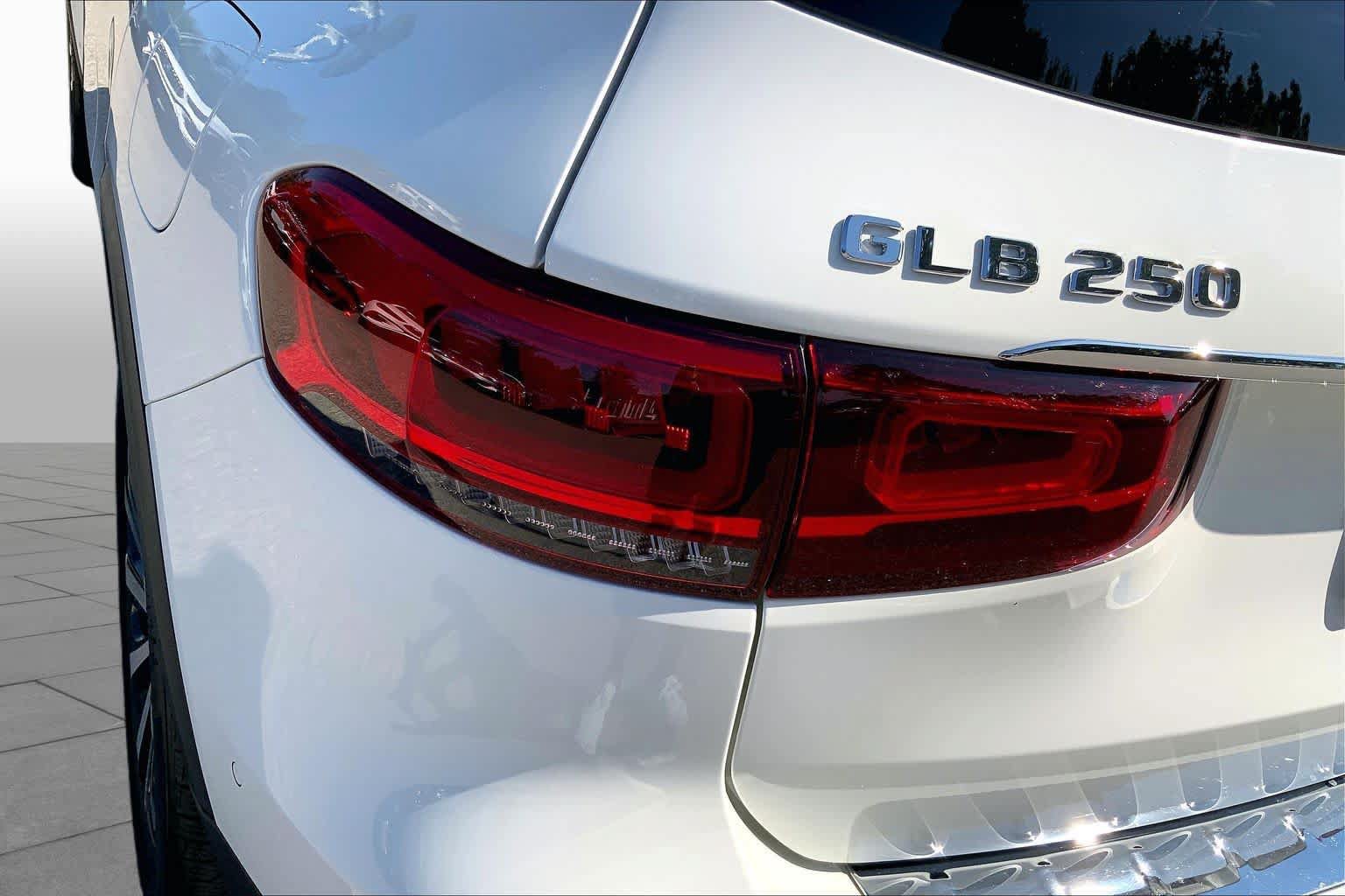 Certified 2022 Mercedes-Benz GLB 250 4MATIC image 28