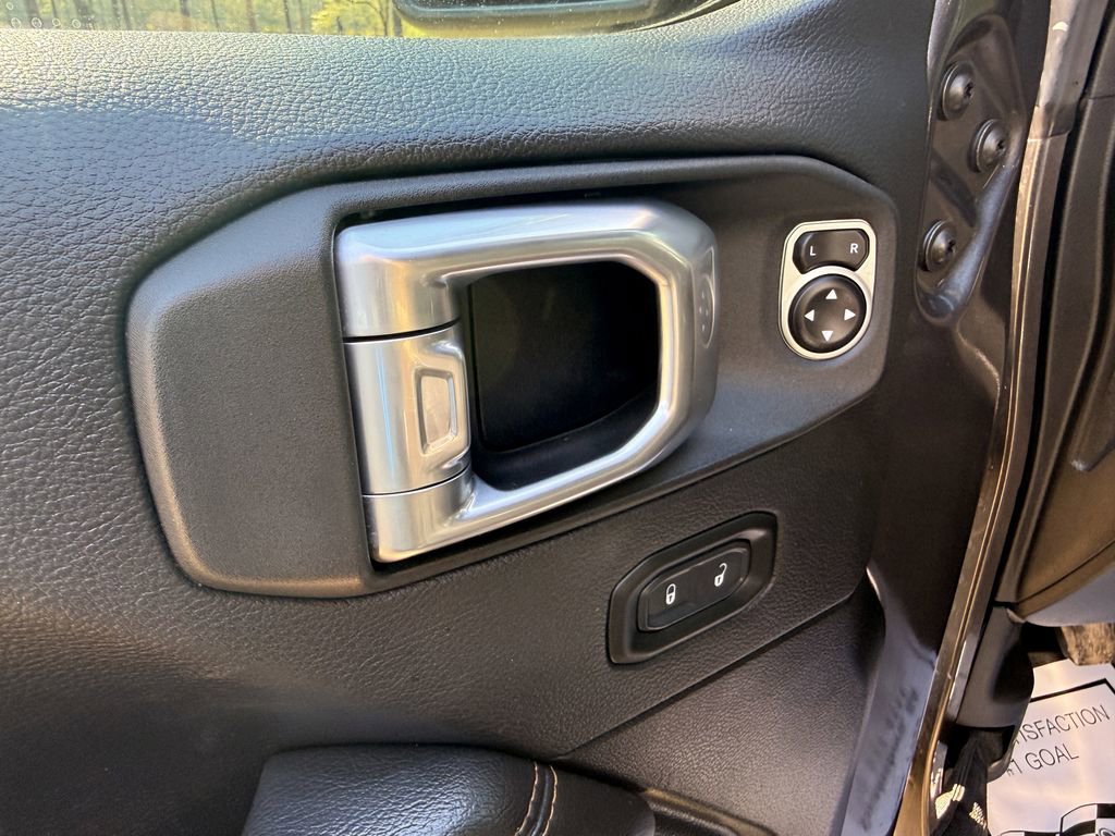 Used 2021 Jeep Wrangler Unlimited Sahara AWD/4WD image 15