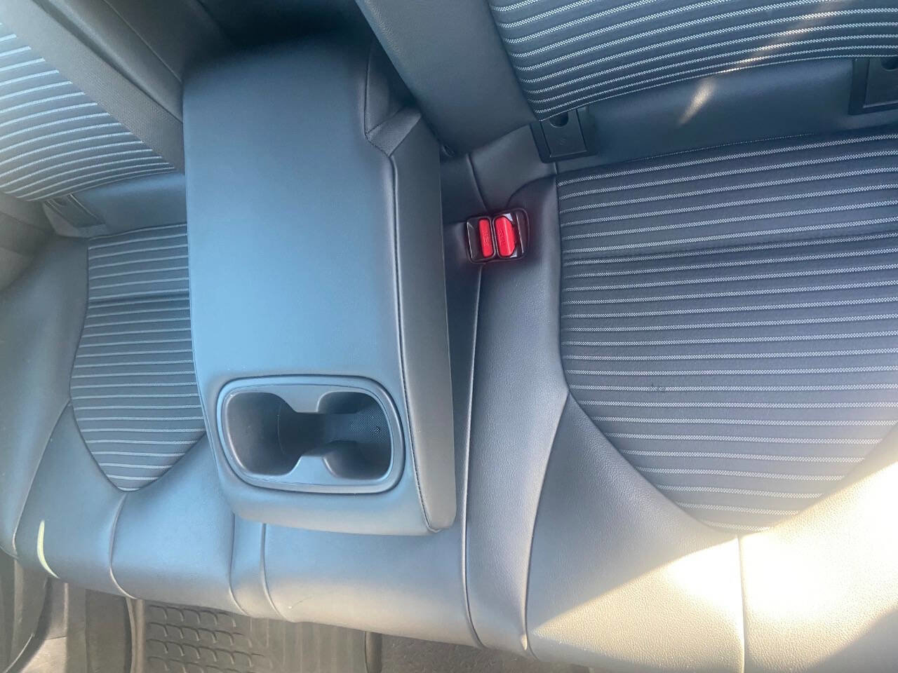 Used 2020 Toyota Camry SE image 14