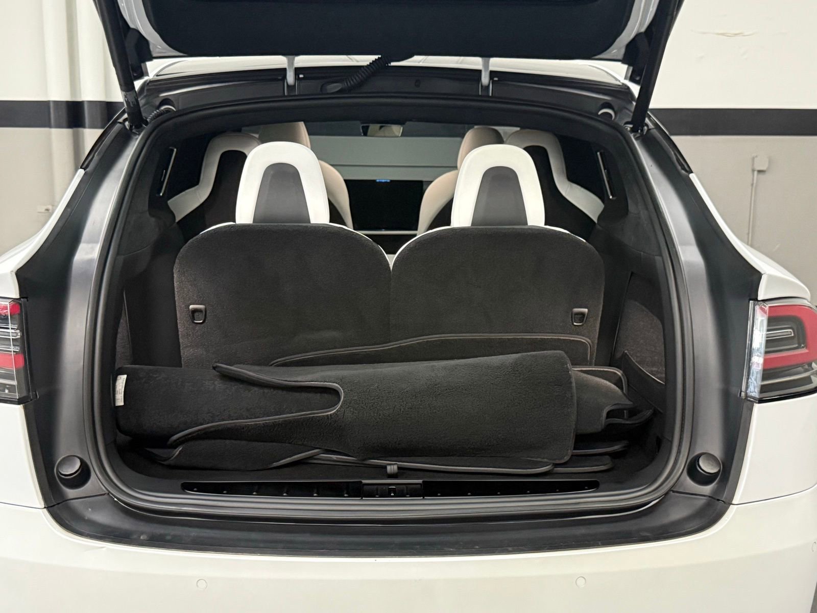 Used 2022 Tesla Model X Plaid image 14