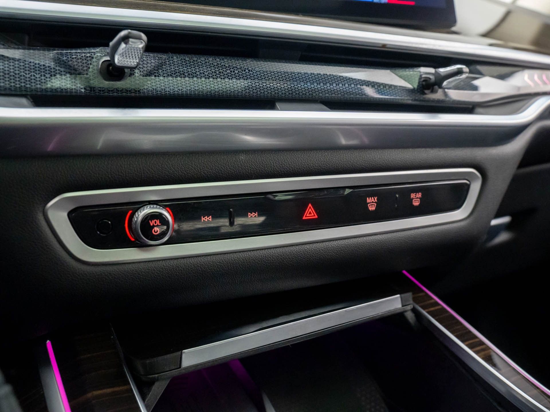 Used 2024 BMW X7 xDrive40i image 28