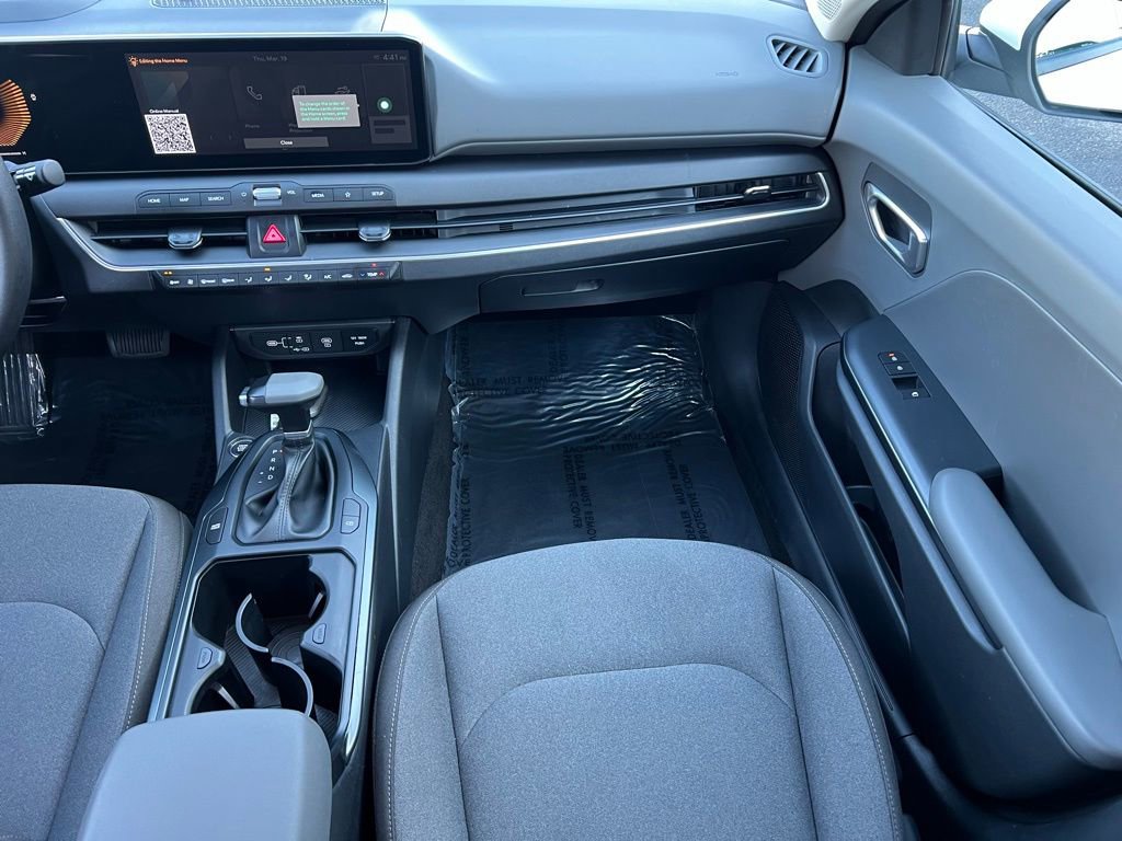 Used 2025 Kia K4 LXS image 23