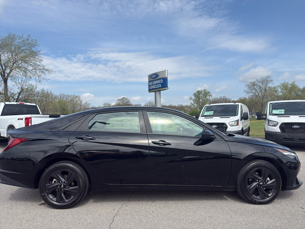 Used 2023 Hyundai Elantra SEL FWD image 4