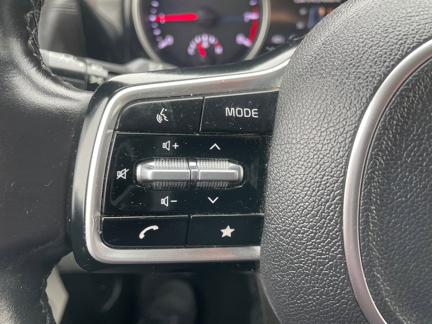 Used 2022 Kia Carnival SX image 29