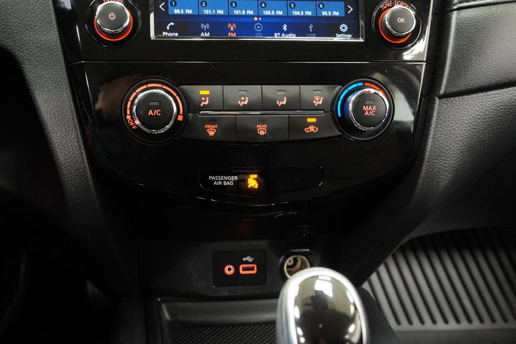 Used 2020 Nissan Rogue S AWD/4WD image 33