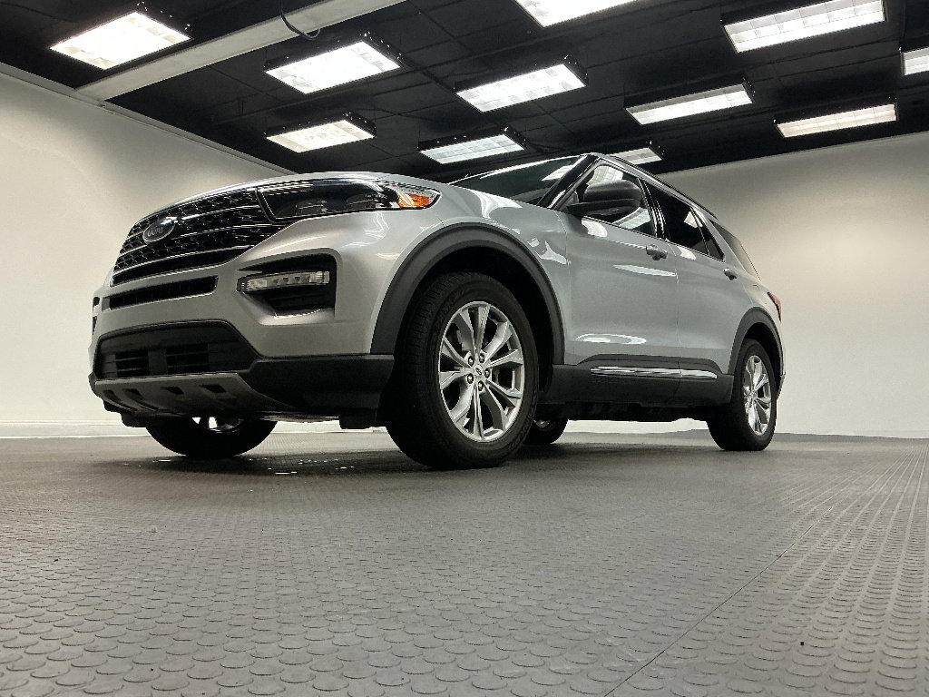 Used 2021 Ford Explorer XLT w/ Equipment Group 202A AWD/4WD image 2