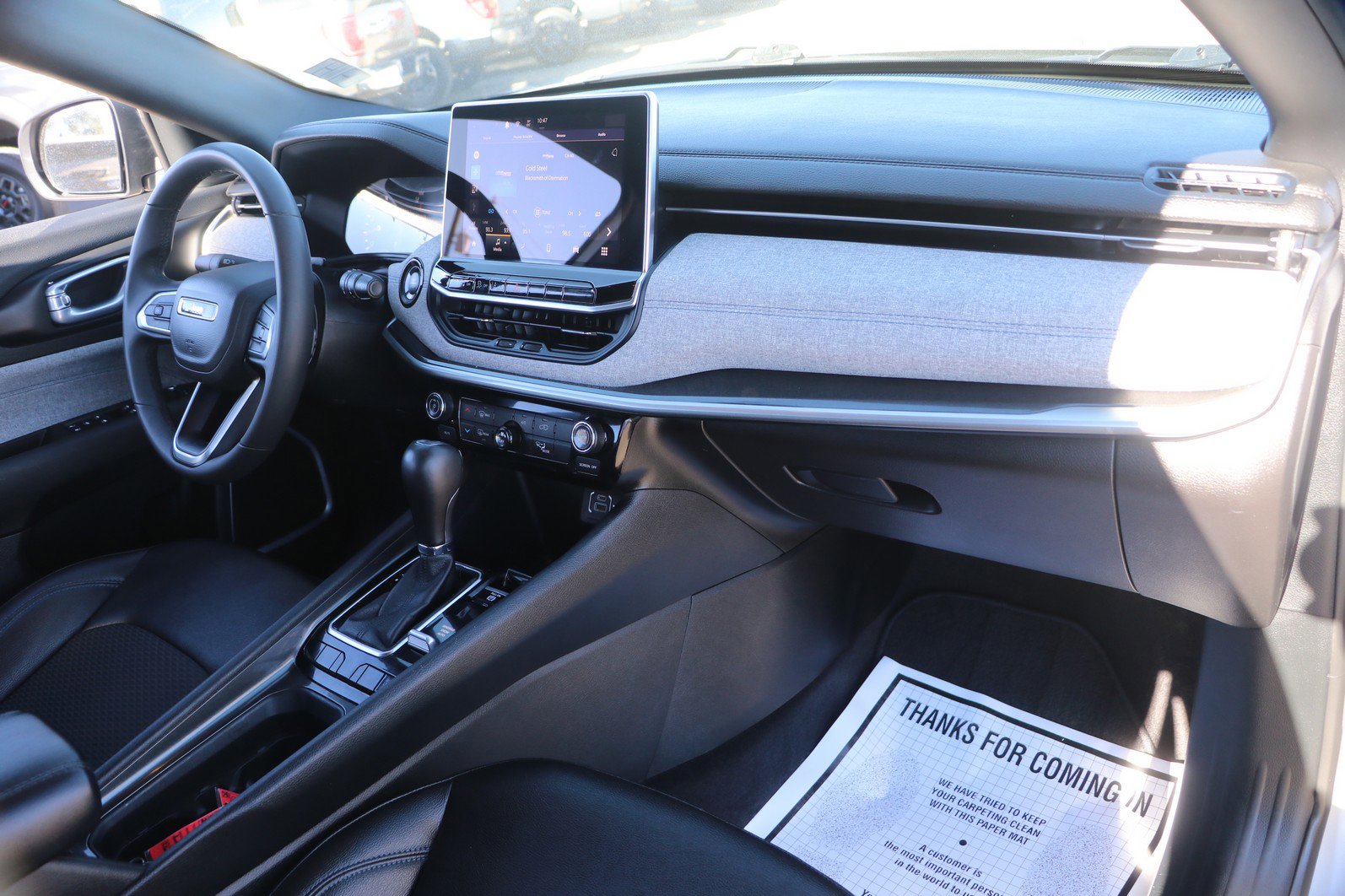 Used 2024 Jeep Compass Latitude image 34