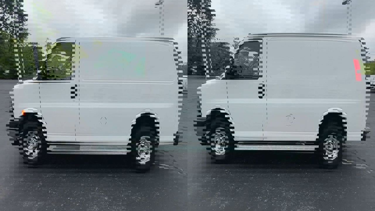 Used 2023 Chevrolet Express 2500 w/ Driver Convenience Package image 5
