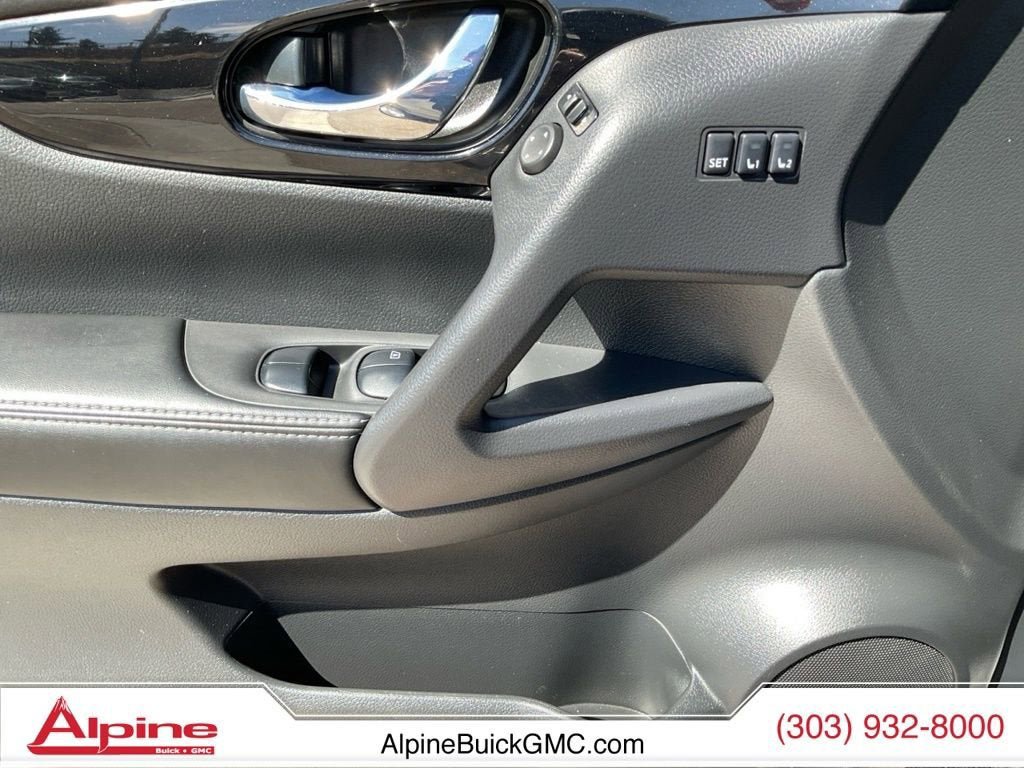 Used 2022 Nissan Rogue Sport SV w/ Technology Package AWD/4WD image 19