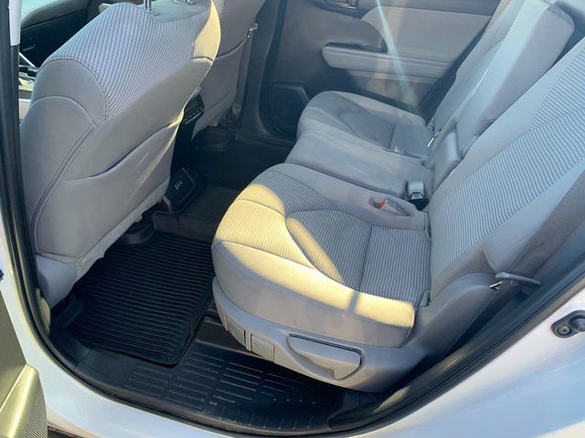 Used 2023 Toyota Highlander LE image 8