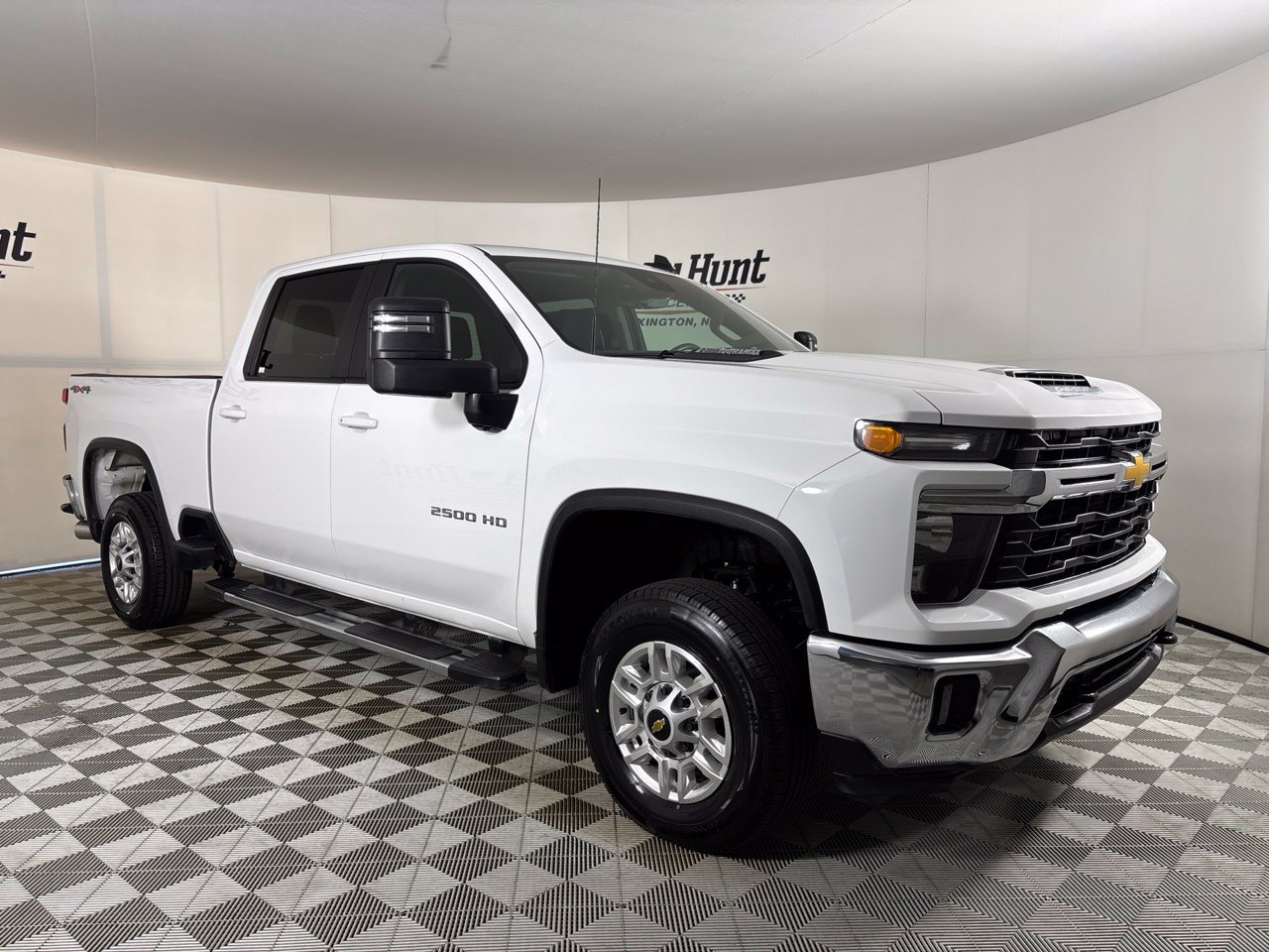 Used 2025 Chevrolet Silverado 2500 LT w/ Convenience Package AWD/4WD image 3