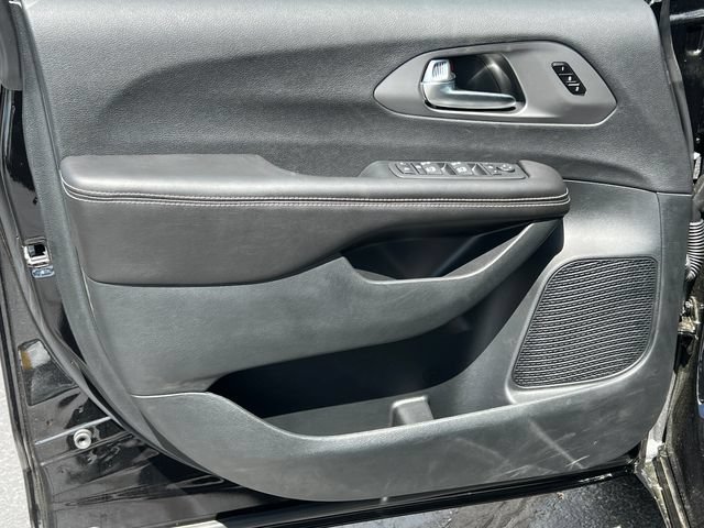 New 2027 Chrysler Pacifica Limited FWD image 14