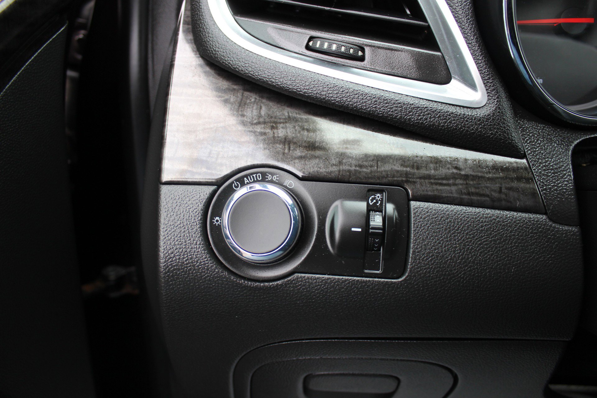 Used 2015 Buick Encore AWD image 21