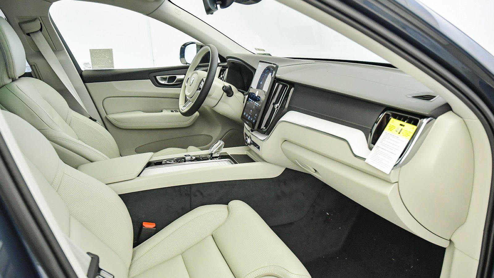 New 2026 Volvo XC60 B5 Ultra w/ Protection Package Premier image 17