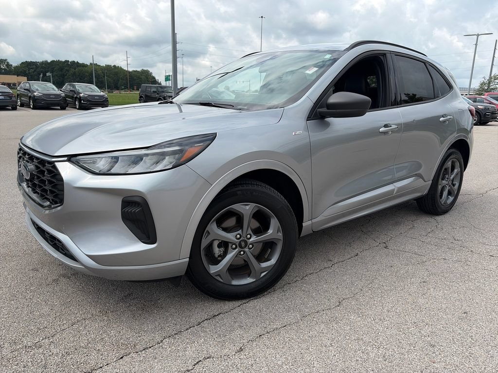 Used 2024 Ford Escape ST-Line w/ Tech Pack #1 AWD/4WD image 3