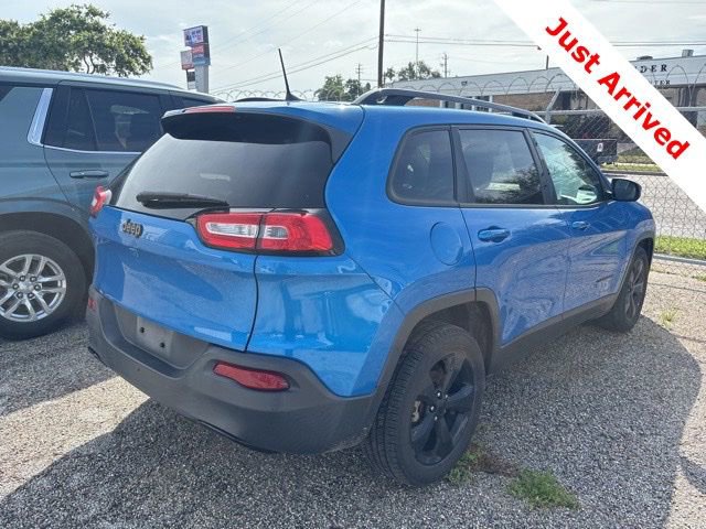 Used 2018 Jeep Cherokee Latitude w/ Altitude Package FWD image 9