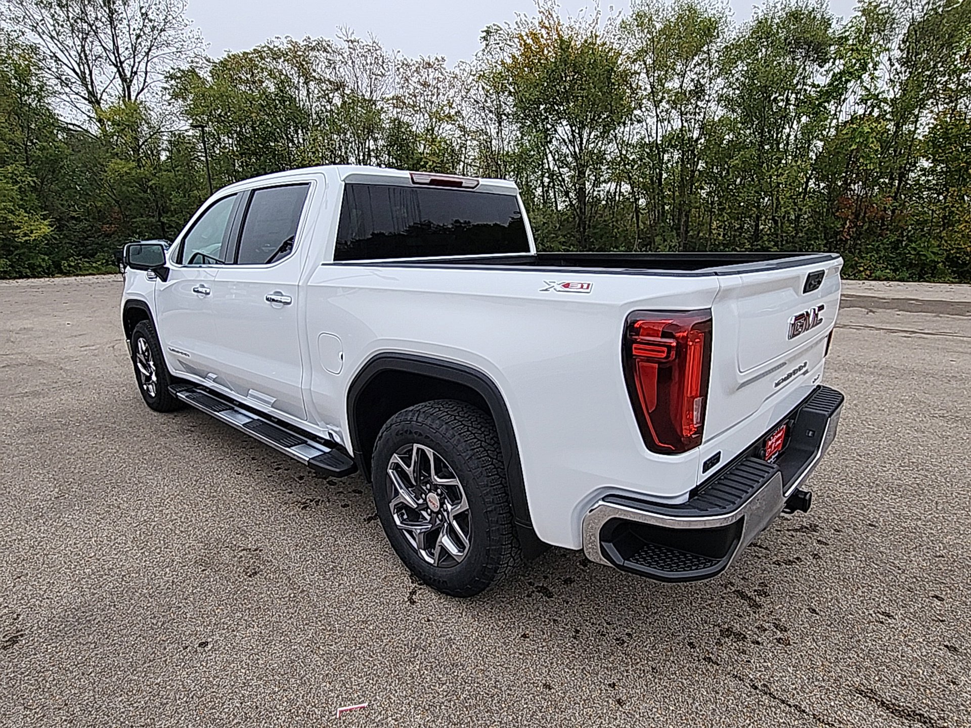 New 2026 GMC Sierra 1500 SLT w/ SLT Premium Package image 6