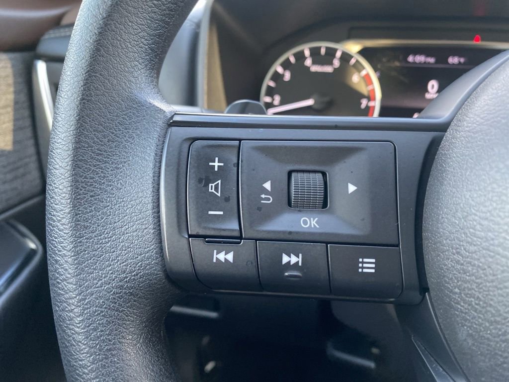 Used 2023 Nissan Rogue S image 16