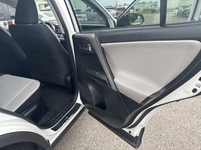 Used 2017 Toyota RAV4 XLE AWD/4WD image 18