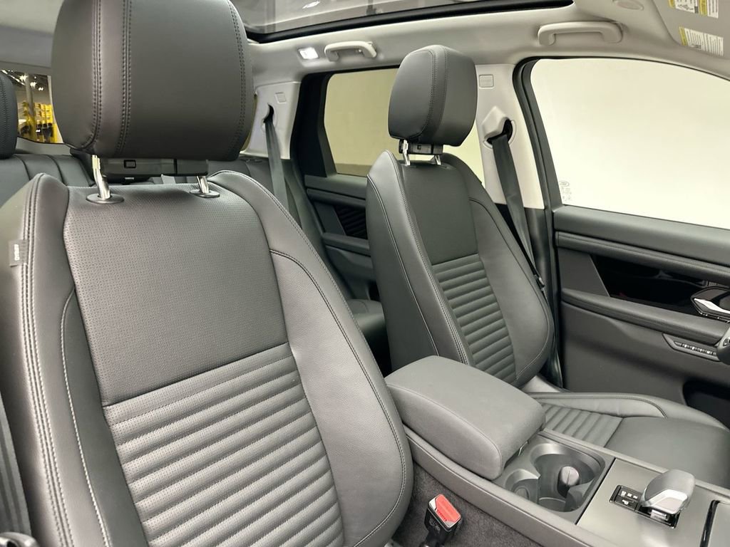Used 2025 Land Rover Discovery Sport S AWD/4WD image 4
