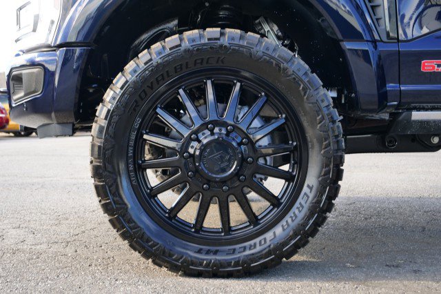 Used 2025 Ford F450 Platinum w/ FX4 Off-Road Package image 3