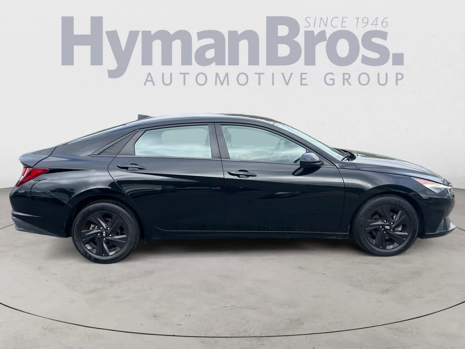 Used 2022 Hyundai Elantra SEL w/ Convenience Package FWD image 2