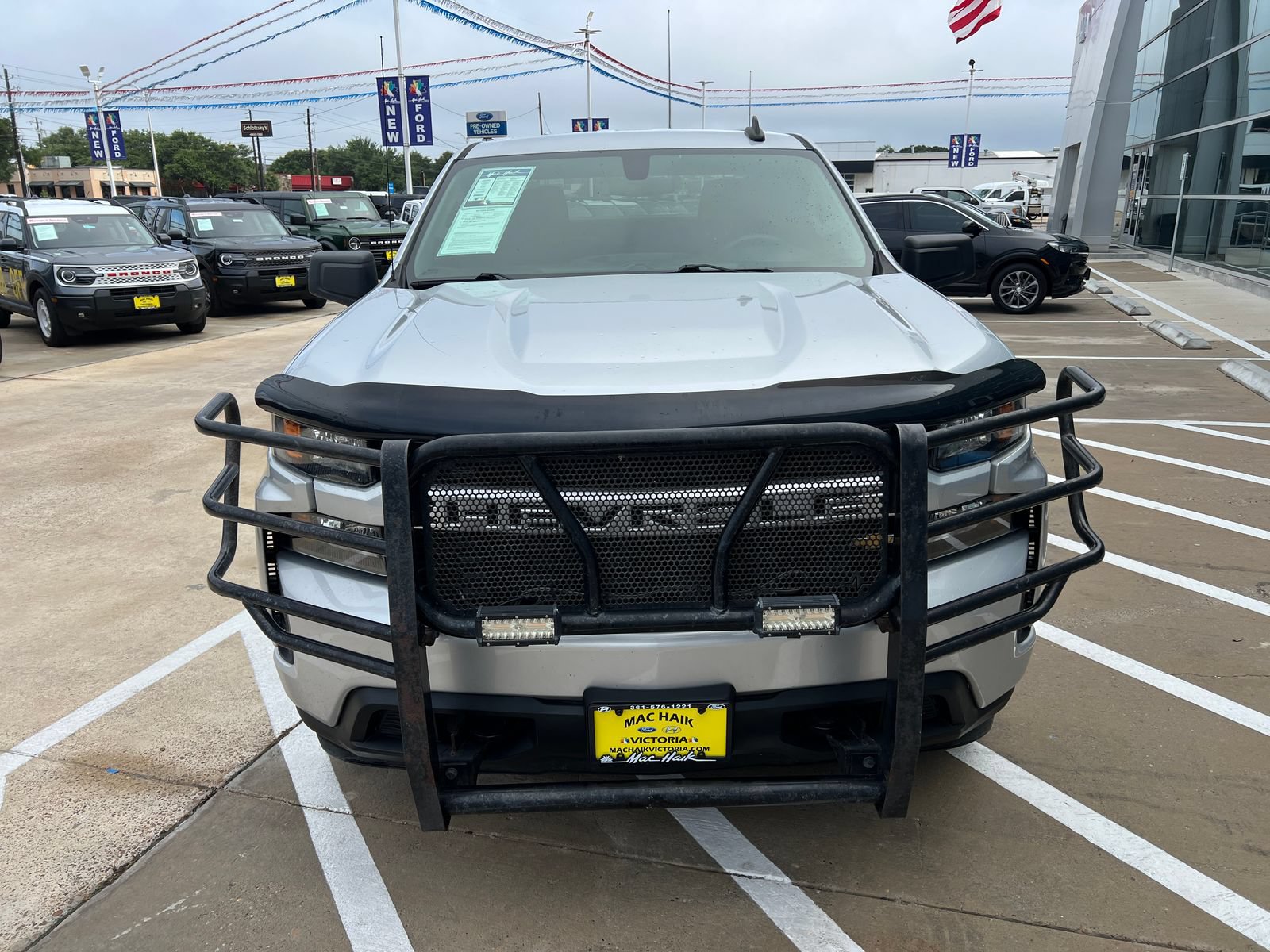 Used 2019 Chevrolet Silverado 1500 Custom w/ Custom Convenience Package AWD/4WD image 8