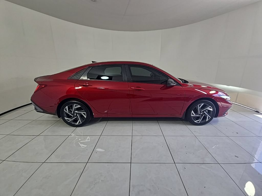 New 2025 Hyundai Elantra SEL FWD image 4