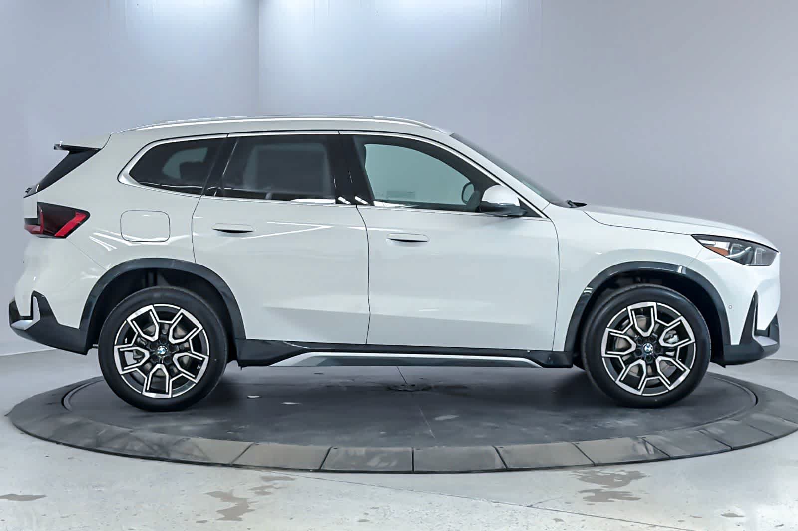 New 2026 BMW X1 xDrive28i w/ Convenience Package AWD/4WD image 8
