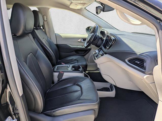 Used 2017 Chrysler Pacifica Limited FWD image 21