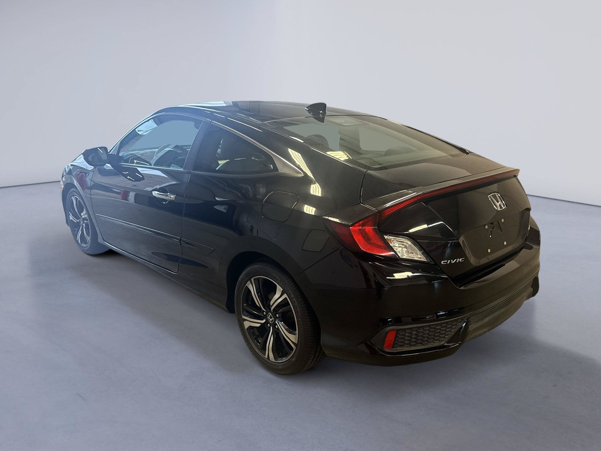 Used 2016 Honda Civic Touring image 5