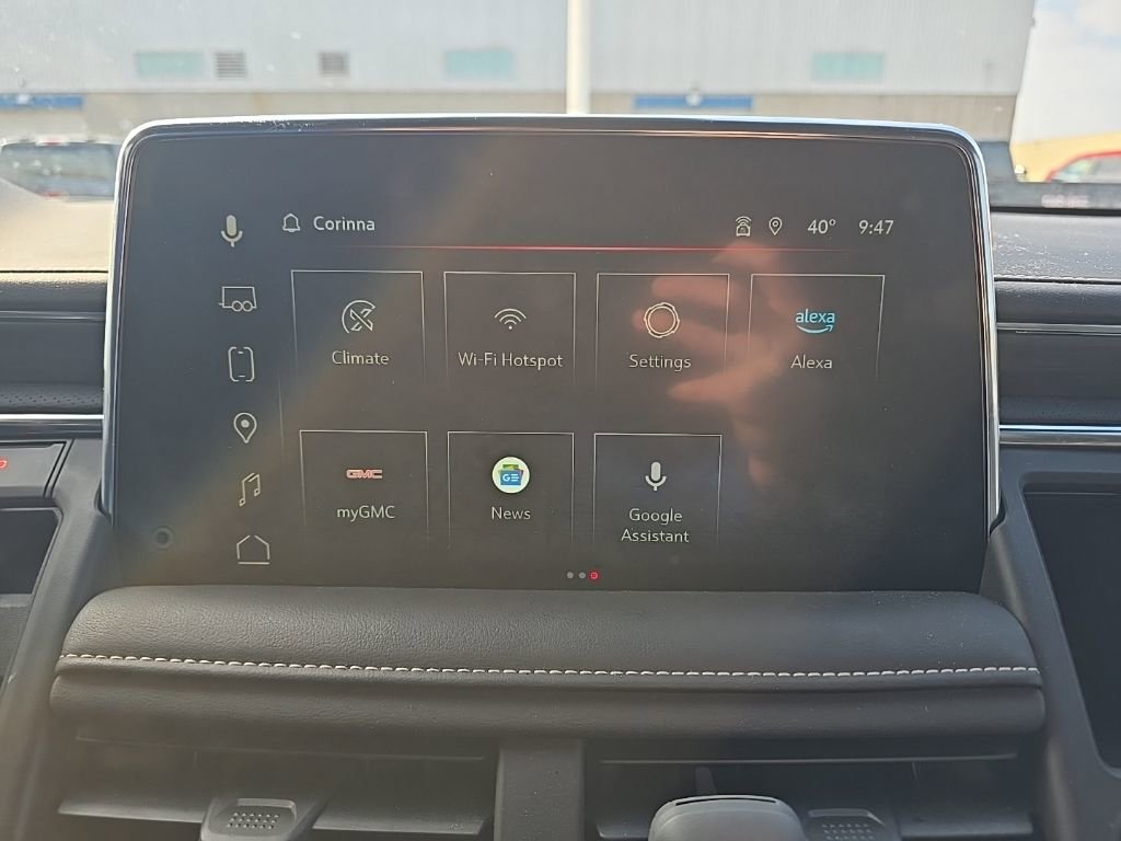 Used 2024 GMC Yukon SLT w/ SLT Luxury Package image 28