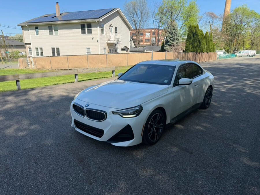 Used 2022 BMW 230i Coupe w/ M Sport Package RWD image 4