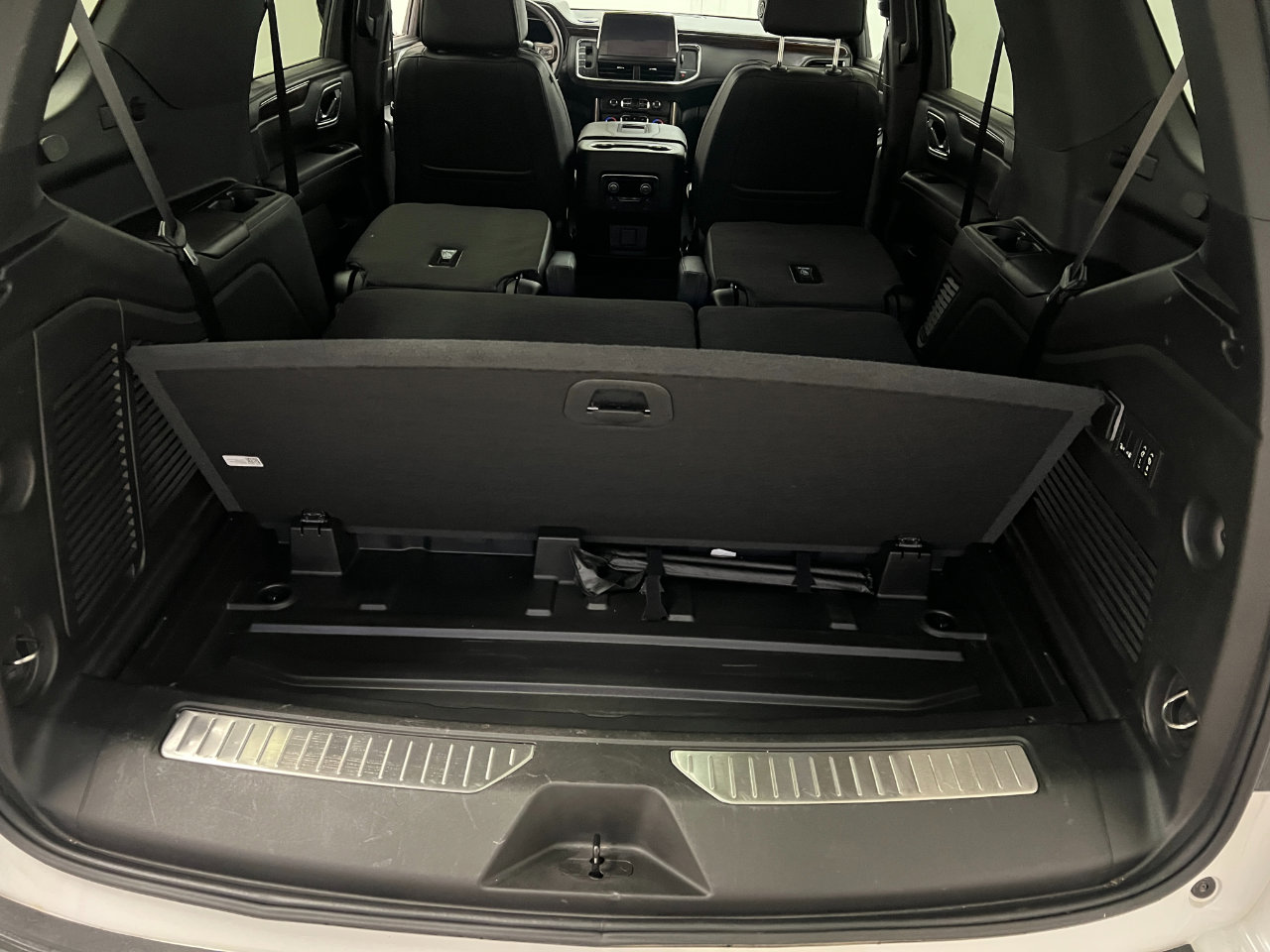 Used 2024 Chevrolet Tahoe High Country image 32