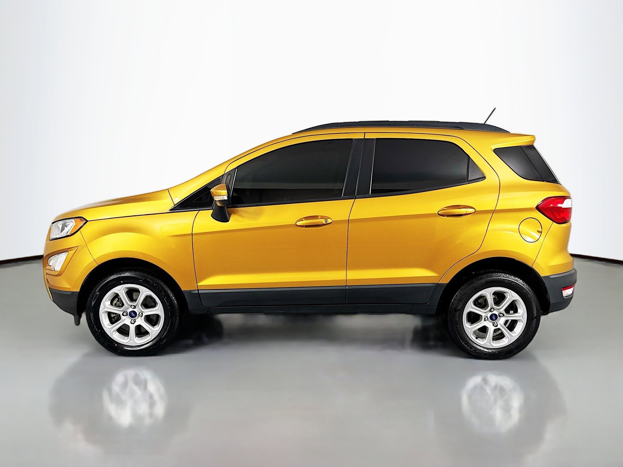 Used 2021 Ford EcoSport SE w/ SE Convenience Package image 8
